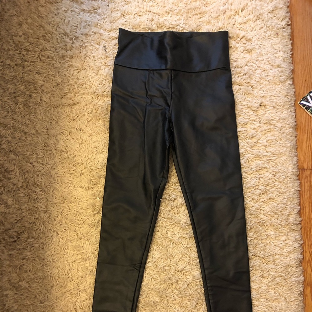 ✨NWOT FAUX LEATHER LEGGINGS